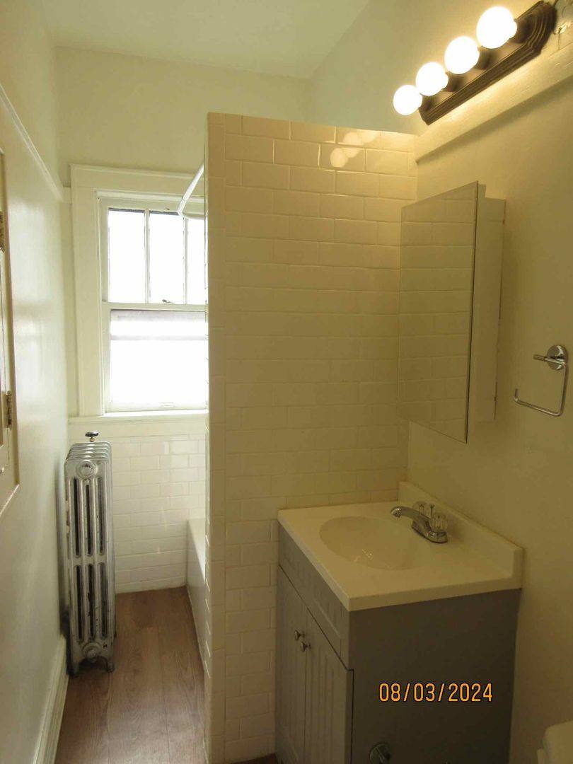Apartment for rent at 901 E Wright St, Milwaukee, WI 53212