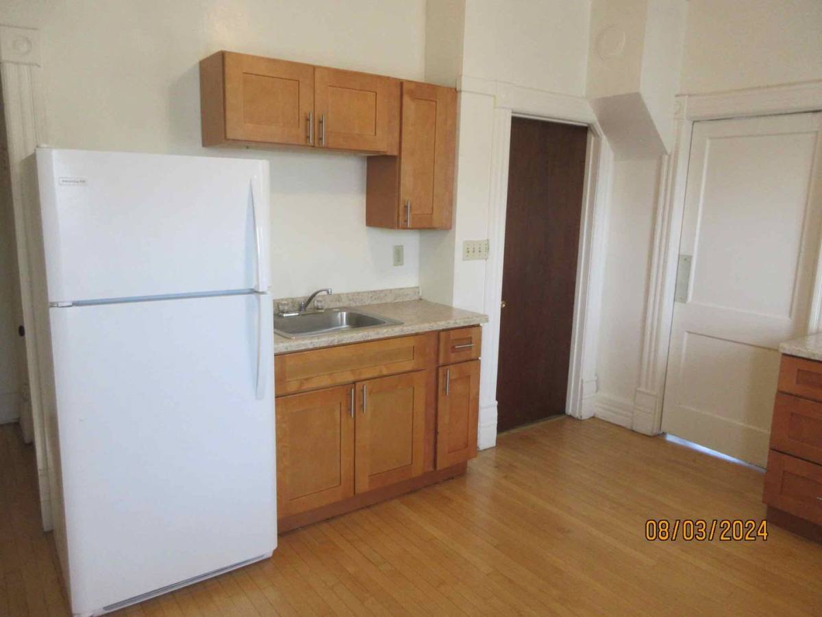 Apartment for rent at 901 E Wright St, Milwaukee, WI 53212
