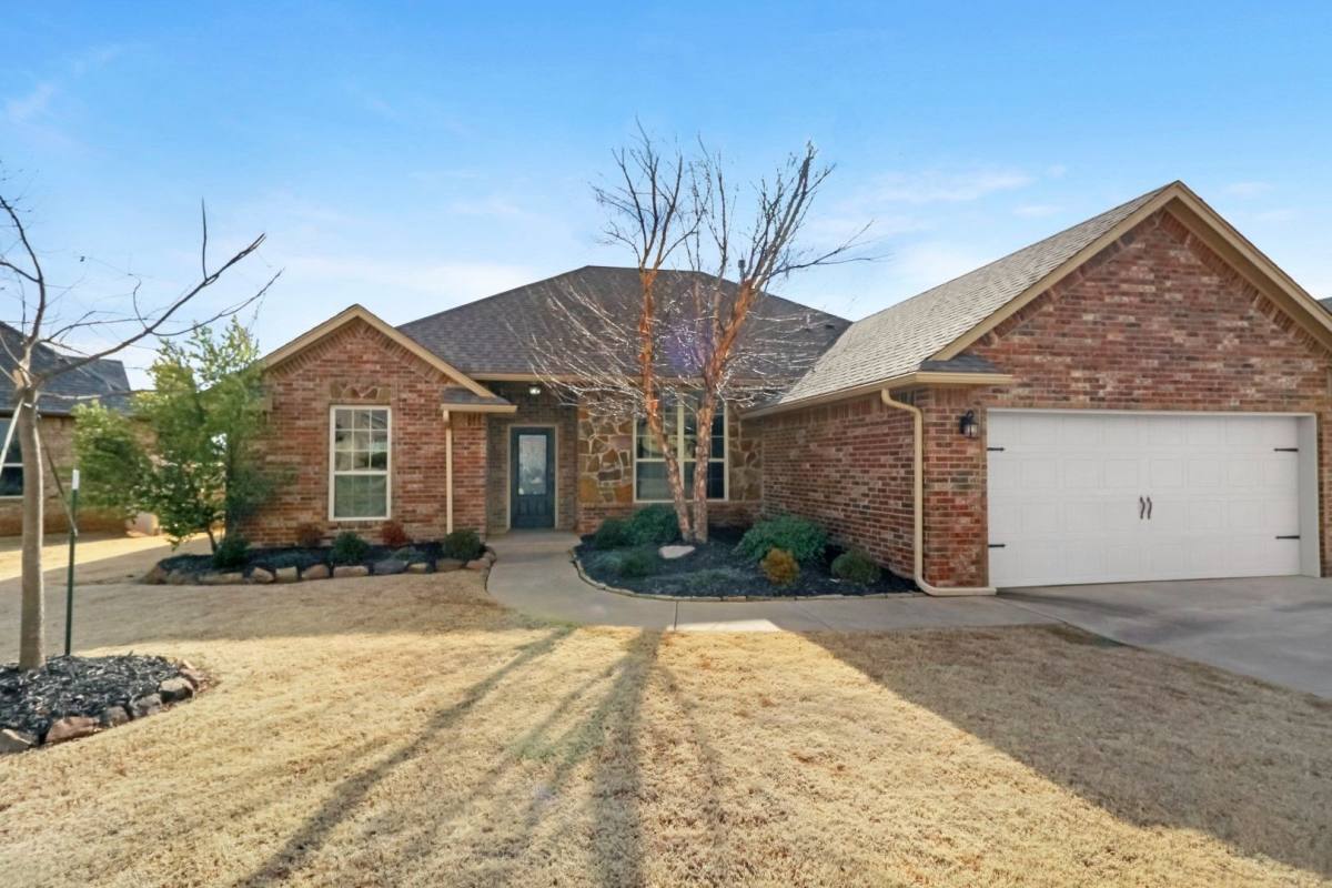 House for rent at 18401 Haslemere Lane, Edmond, OK 73012