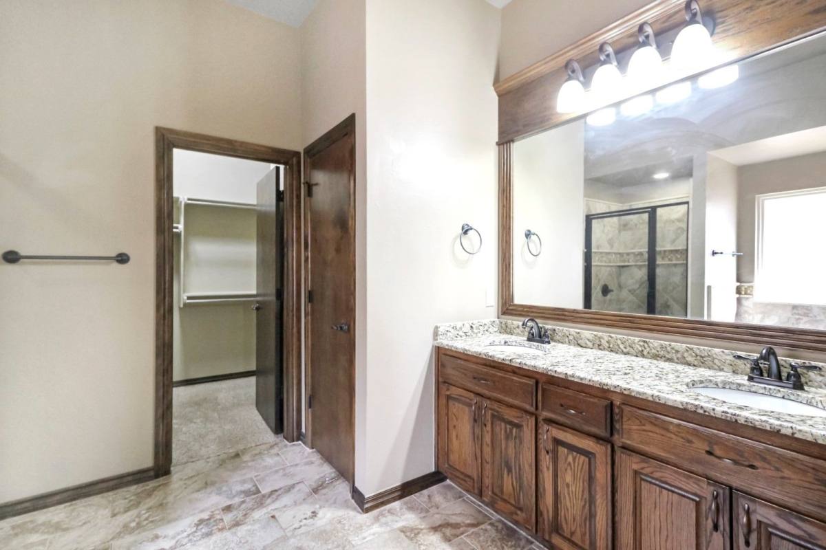 House for rent at 18401 Haslemere Lane, Edmond, OK 73012