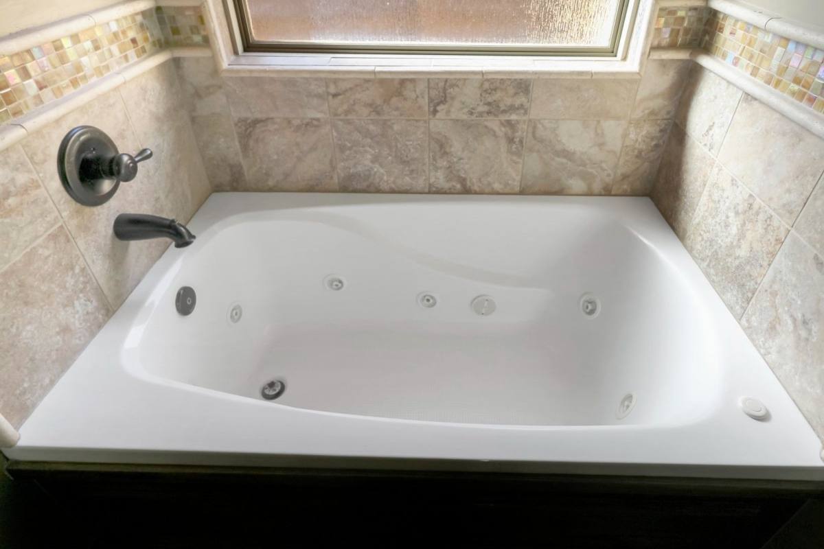 House for rent at 18401 Haslemere Lane, Edmond, OK 73012