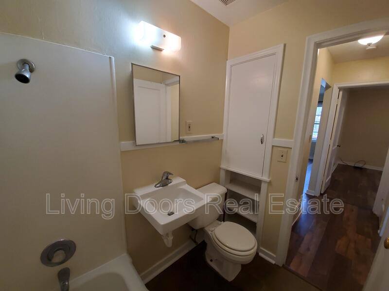 Apartment for rent at 353 S 47th St, Lincoln, NE 68510