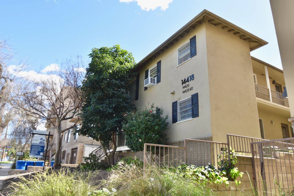 Apartment for rent at 14418 Dickens St, Sherman Oaks, CA 91423