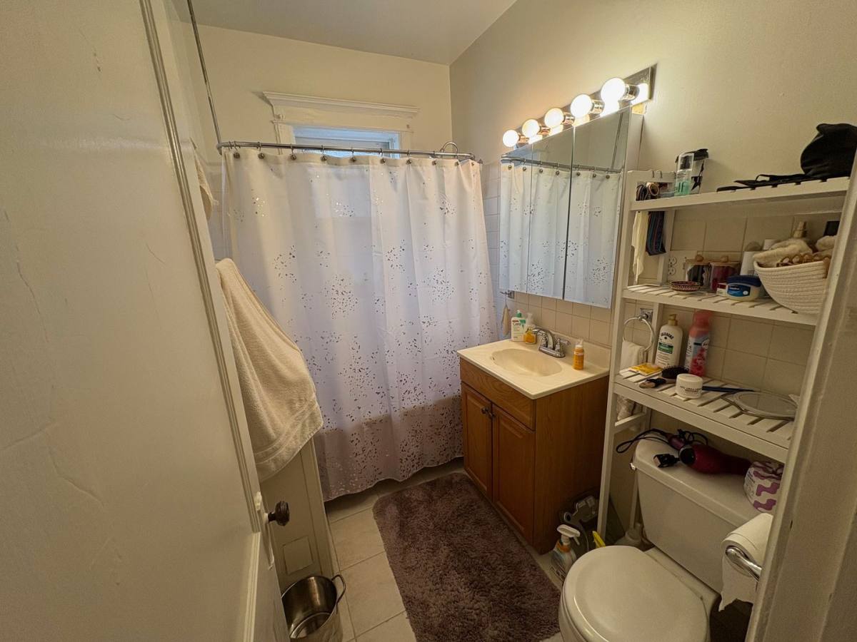 Apartment for rent at 3611-29 N Pine Grove Ave, Chicago, IL 60613