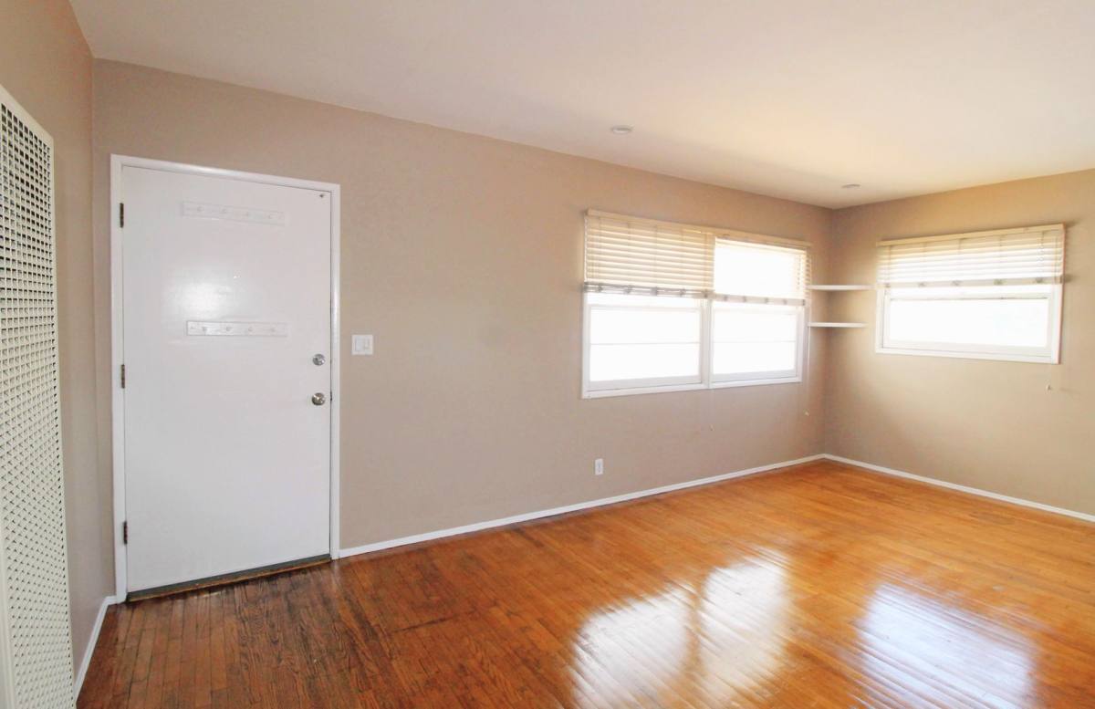 Apartment for rent at 1426 Manhattan Beach Blvd, Manhattan Beach, CA 90266