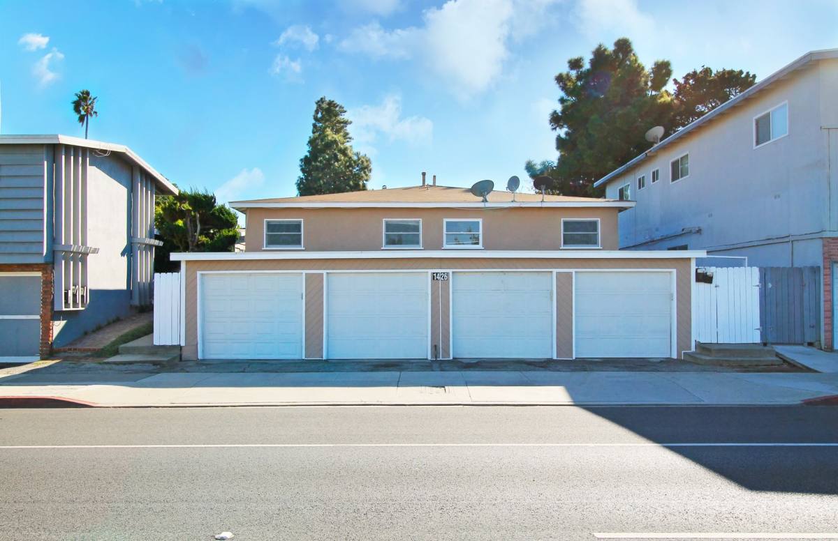 Apartment for rent at 1426 Manhattan Beach Blvd, Manhattan Beach, CA 90266