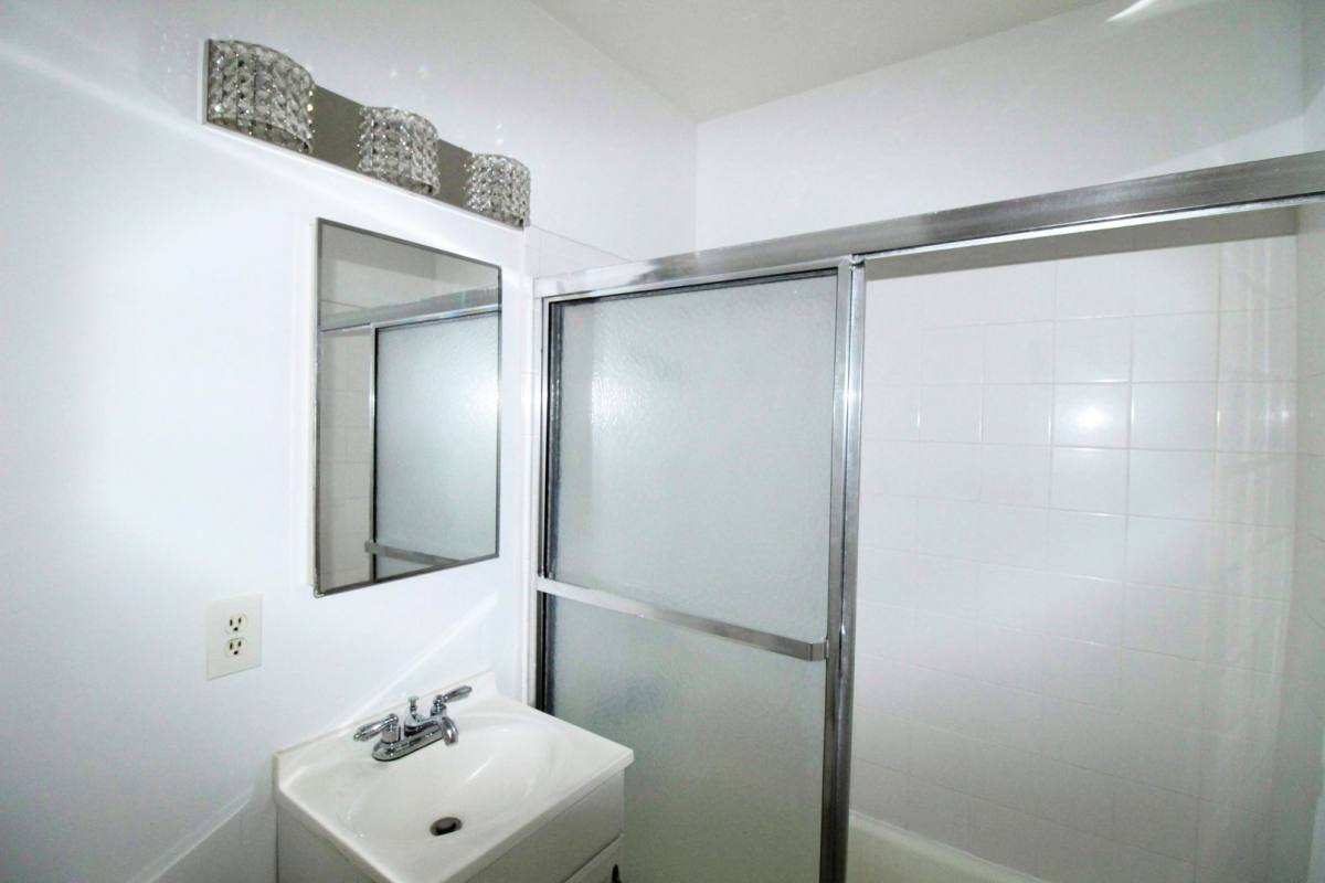 Apartment for rent at 1426 Manhattan Beach Blvd, Manhattan Beach, CA 90266