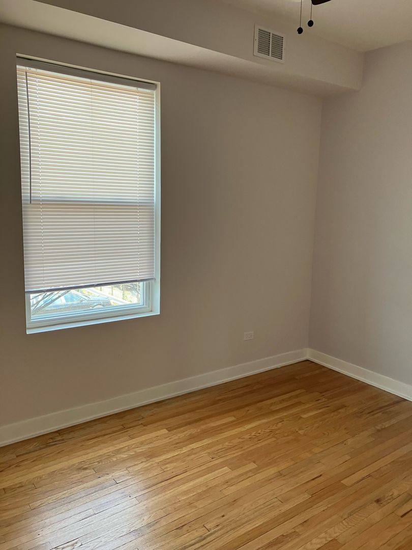 Apartment for rent at 4001 W Montrose Ave, Chicago, IL 60641