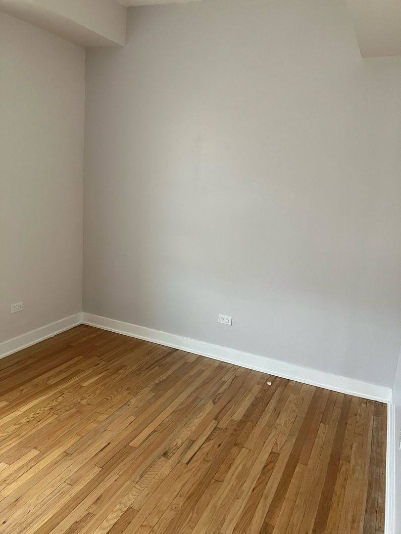 Apartment for rent at 4001 W Montrose Ave, Chicago, IL 60641