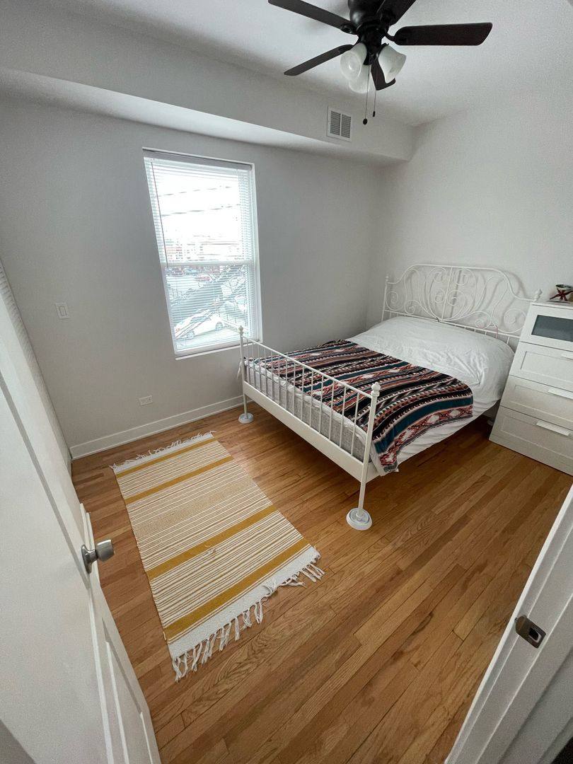 Apartment for rent at 4001 W Montrose Ave, Chicago, IL 60641