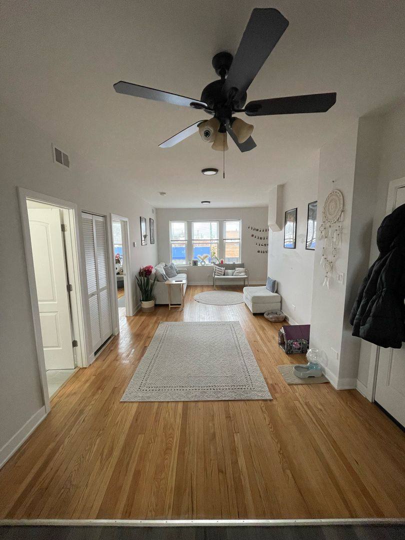 Apartment for rent at 4001 W Montrose Ave, Chicago, IL 60641