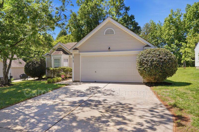 House for rent at 9740 Veronica Dr, Charlotte, NC 28215