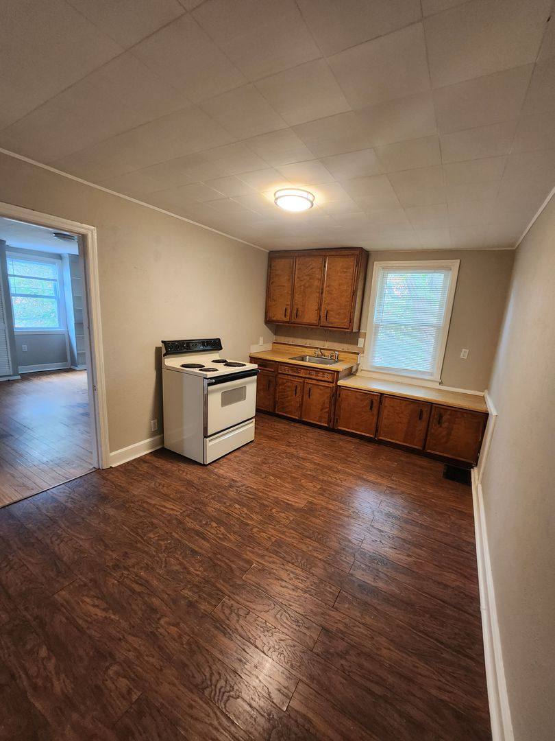 Apartment for rent at 382 S Cleveland Ave, Hagerstown, MD 21740