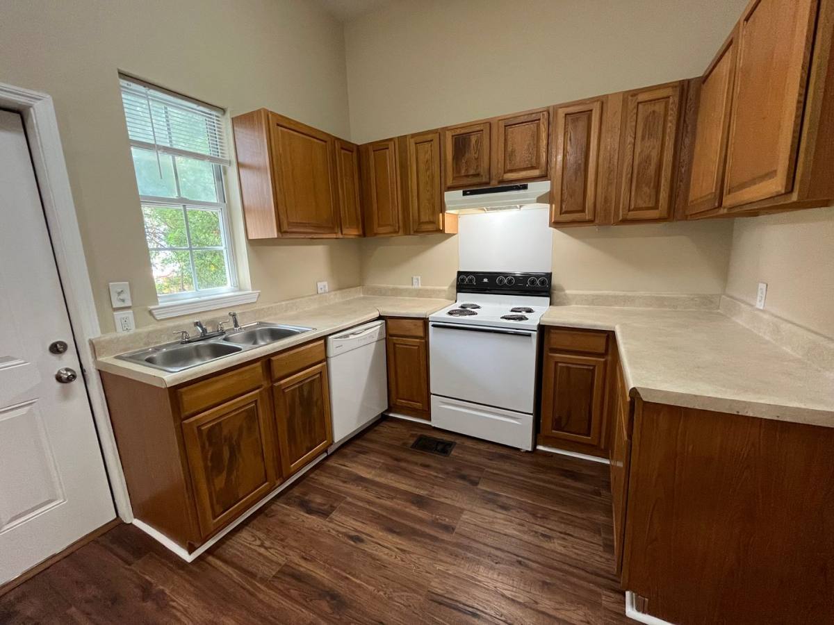 Apartment for rent at 825 E Henry St, Savannah, GA 31401