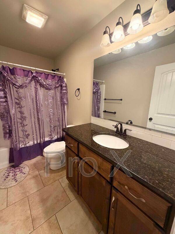 House for rent at 1104 Lakeview Dr, Webb City, MO 64870