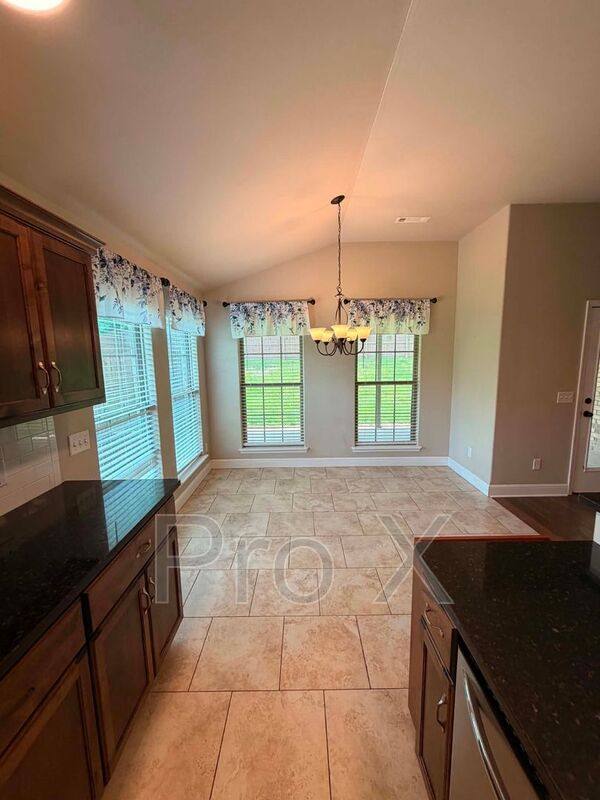 House for rent at 1104 Lakeview Dr, Webb City, MO 64870