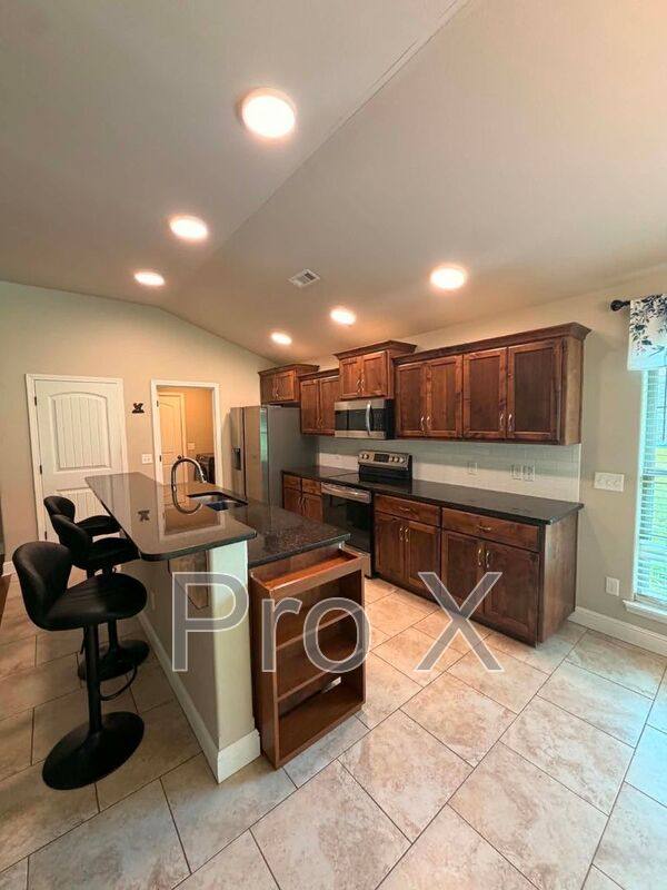 House for rent at 1104 Lakeview Dr, Webb City, MO 64870