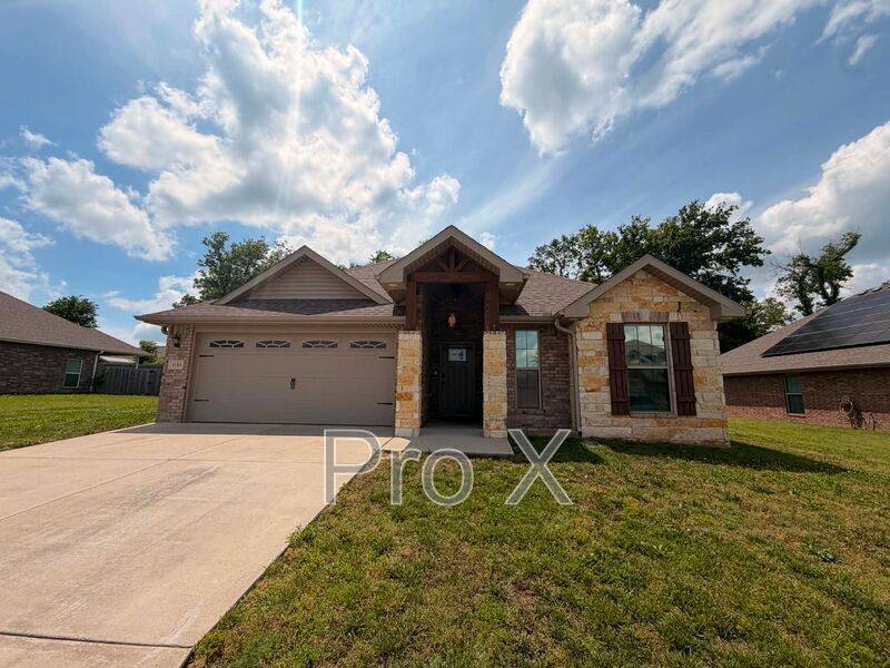 House for rent at 1104 Lakeview Dr, Webb City, MO 64870