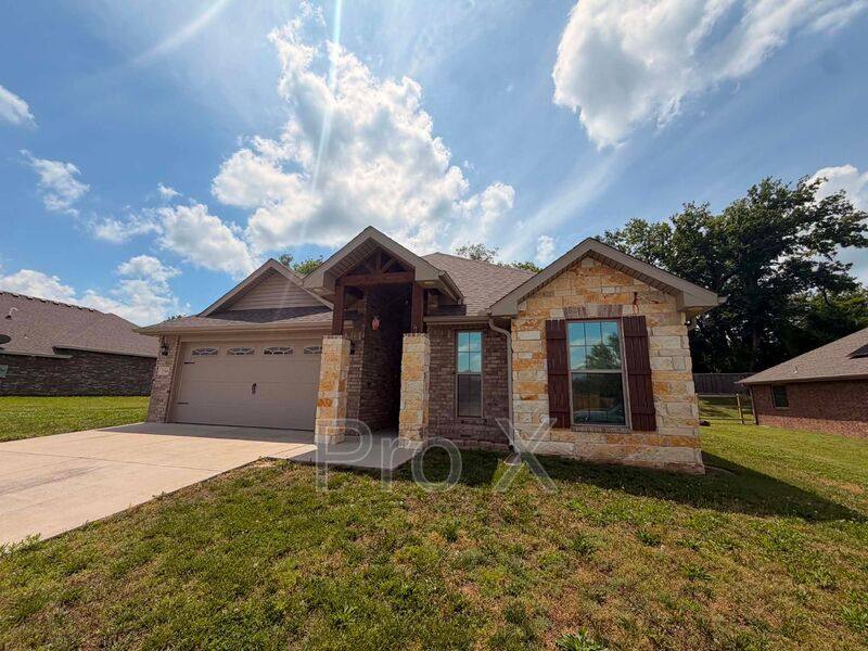 House for rent at 1104 Lakeview Dr, Webb City, MO 64870