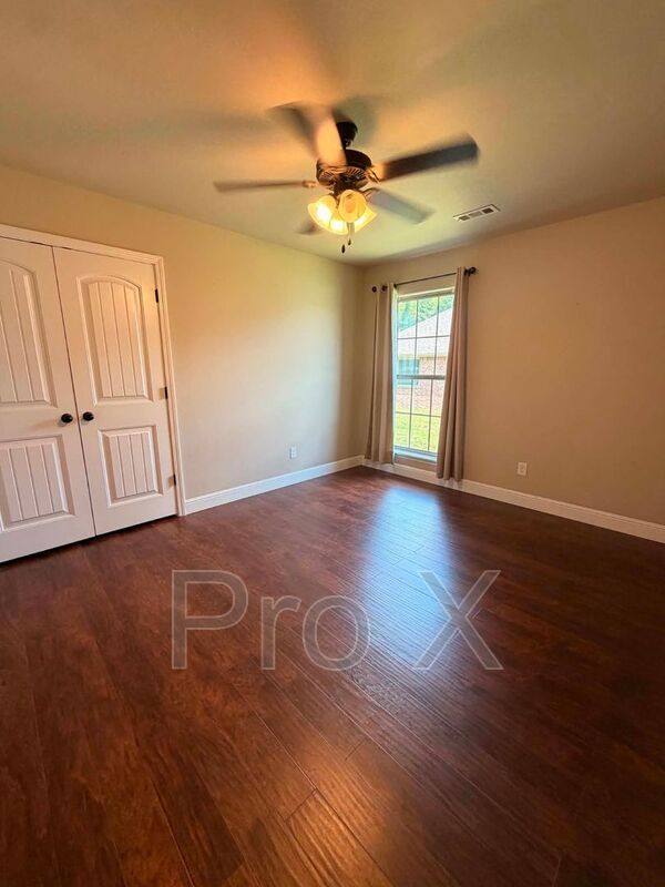 House for rent at 1104 Lakeview Dr, Webb City, MO 64870