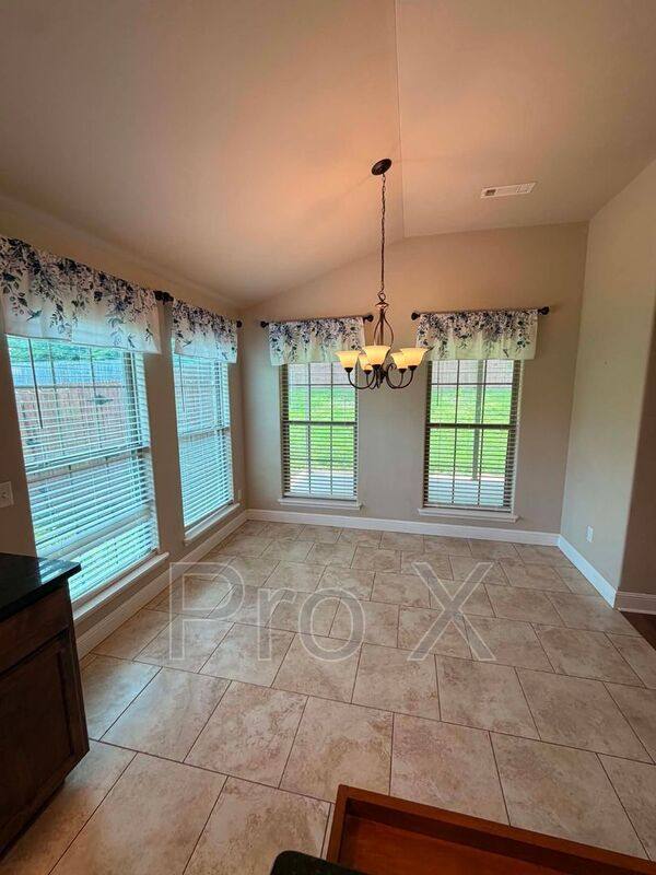 House for rent at 1104 Lakeview Dr, Webb City, MO 64870