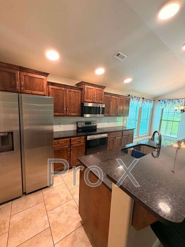 House for rent at 1104 Lakeview Dr, Webb City, MO 64870