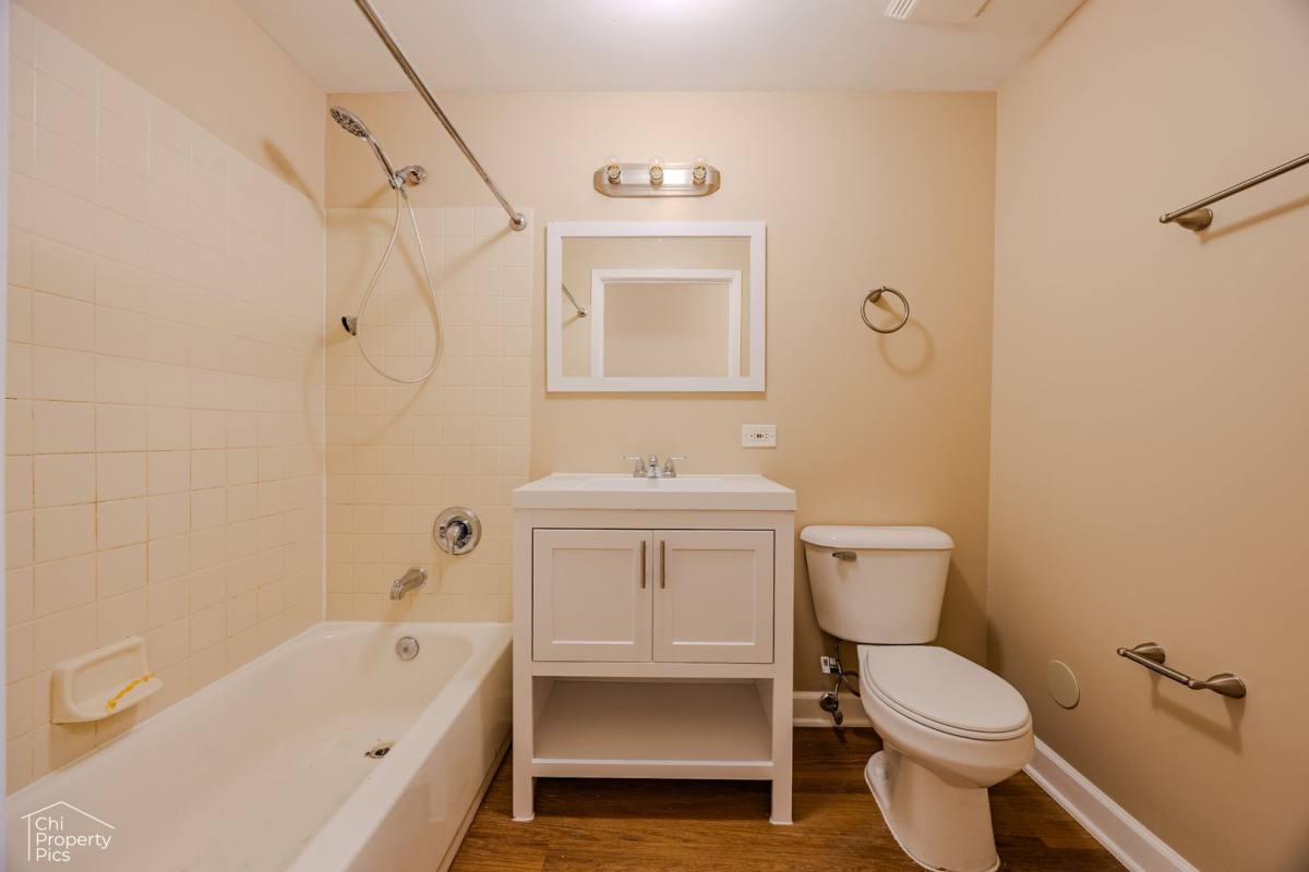 Apartment for rent at 711 S Independence Blvd, Chicago, IL 60624