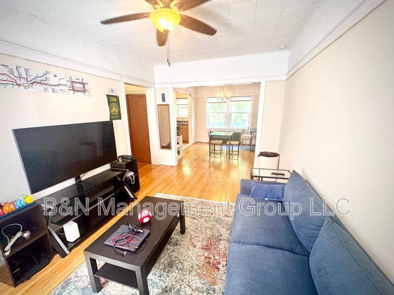 Apartment for rent at 1063 W Dakin #1, Chicago, IL 60613