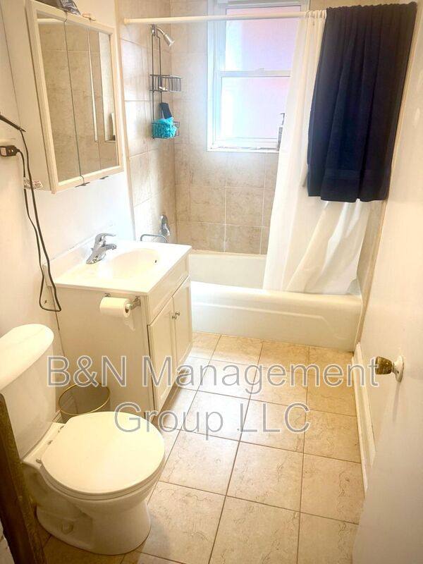 Apartment for rent at 1063 W Dakin #1, Chicago, IL 60613