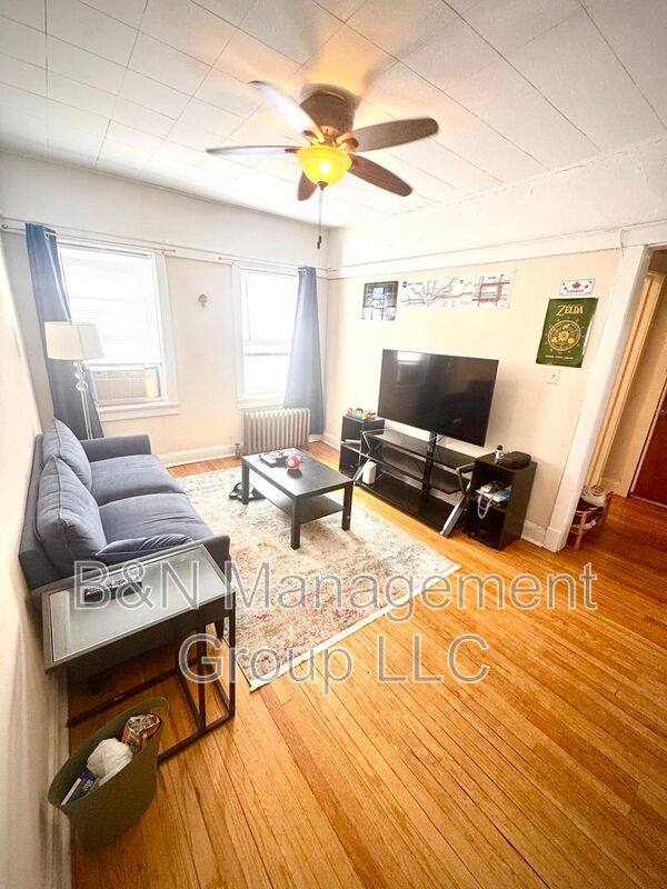Apartment for rent at 1063 W Dakin #1, Chicago, IL 60613