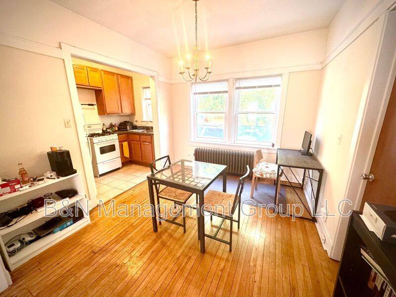 Apartment for rent at 1063 W Dakin #1, Chicago, IL 60613