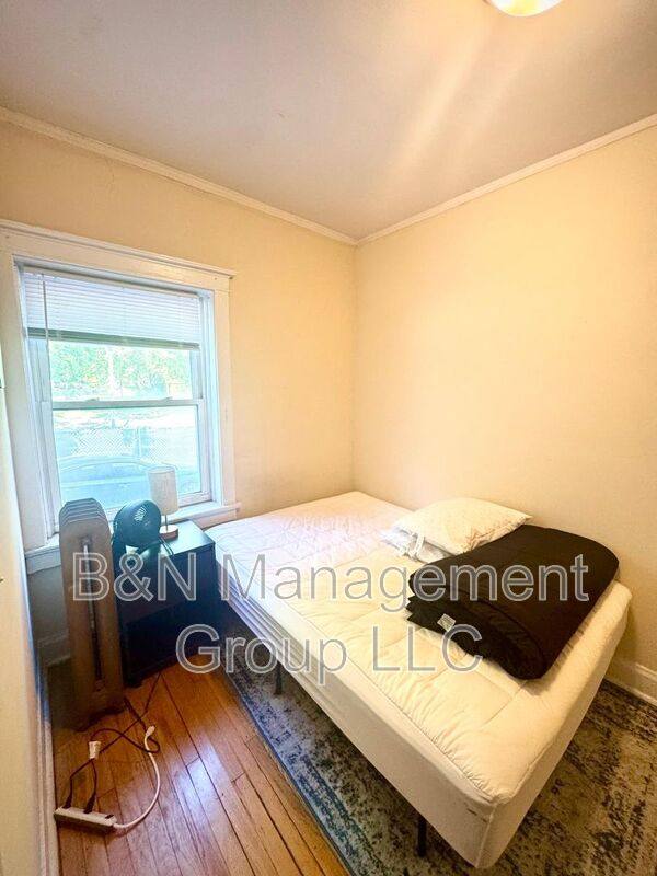 Apartment for rent at 1063 W Dakin #1, Chicago, IL 60613