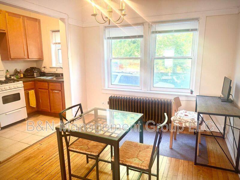 Apartment for rent at 1063 W Dakin #1, Chicago, IL 60613