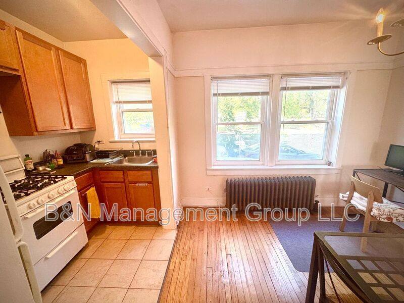 Apartment for rent at 1063 W Dakin #1, Chicago, IL 60613