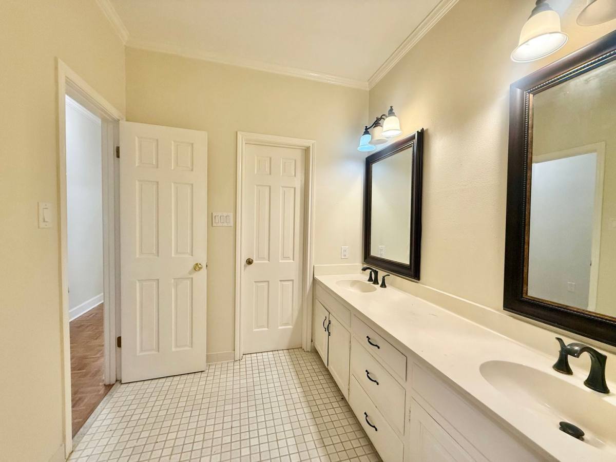 House for rent at 621 W Woodruff Dr, Baton Rouge, LA 70808