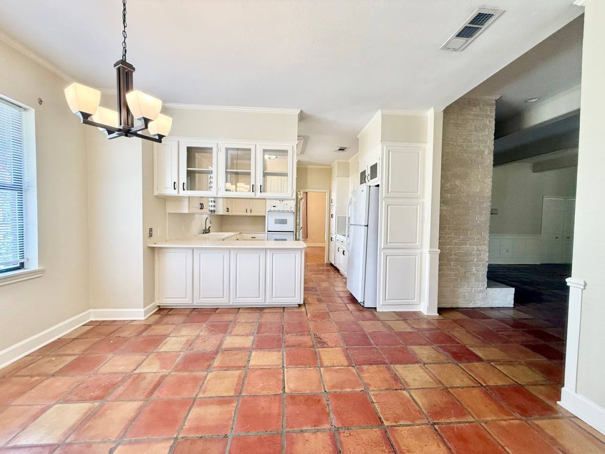 House for rent at 621 W Woodruff Dr, Baton Rouge, LA 70808