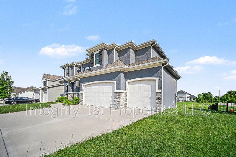 House for rent at 1304 NW 107th Terrace, Kansas City, MO 64155