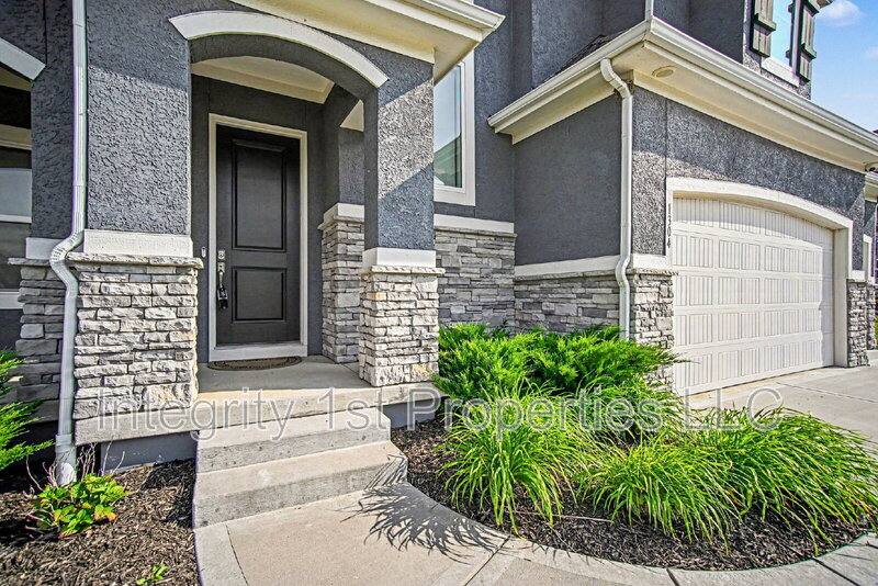 House for rent at 1304 NW 107th Terrace, Kansas City, MO 64155