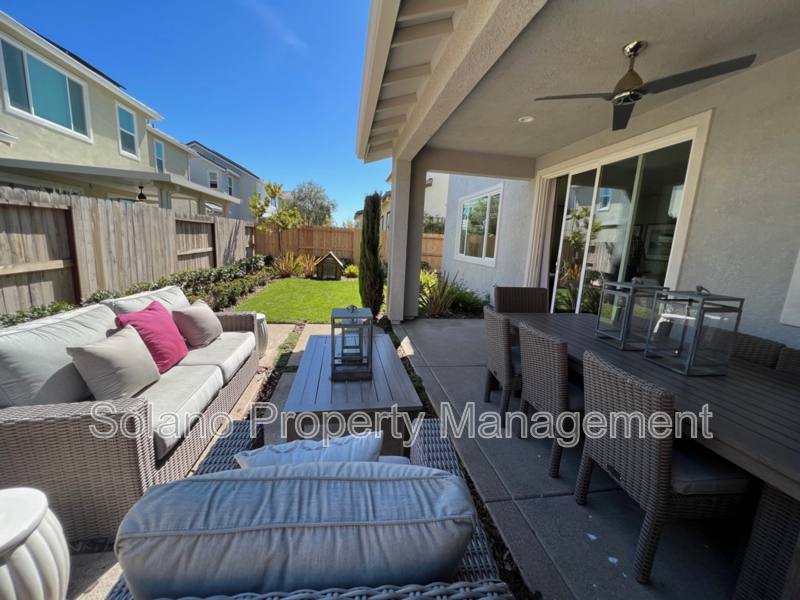Apartment for rent at 809 Cosmos Dr, Vacaville, CA 95687