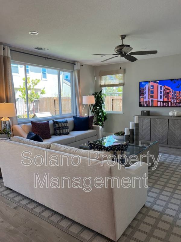 Apartment for rent at 809 Cosmos Dr, Vacaville, CA 95687