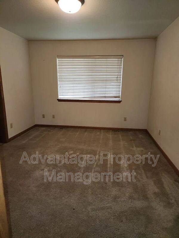House for rent at 494 Nandina St, Sweet Home, OR 97386