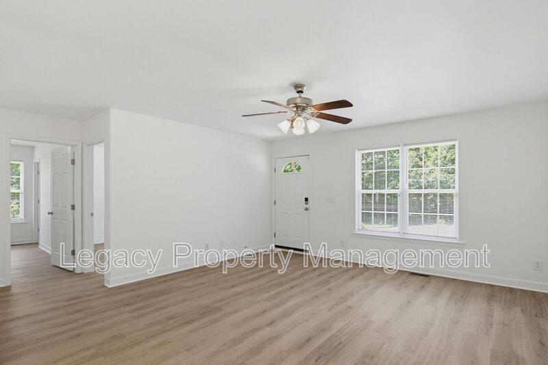 Townhouse for rent at 1352 Snow Court, Burlington, NC 27215