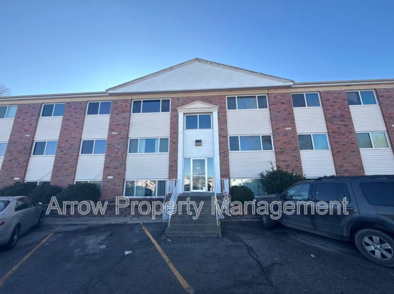 Apartment for rent at 2119 Arbor St #106, Omaha, NE 68108