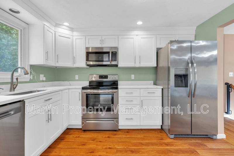 House for rent at 7 Briarwood Rd, Woburn, MA 01801