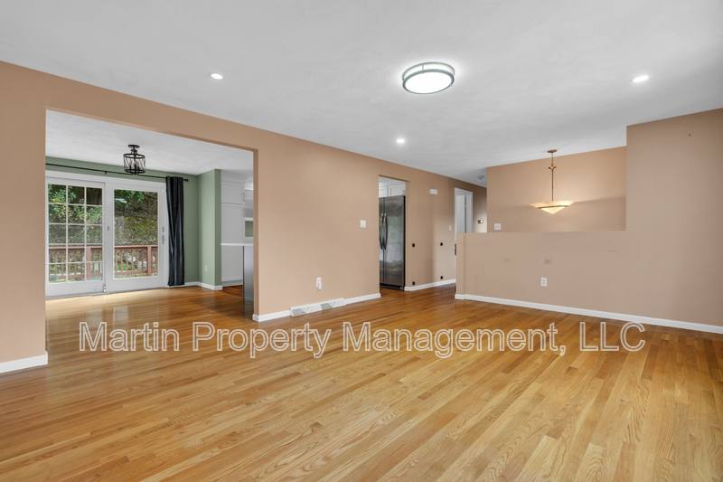 House for rent at 7 Briarwood Rd, Woburn, MA 01801