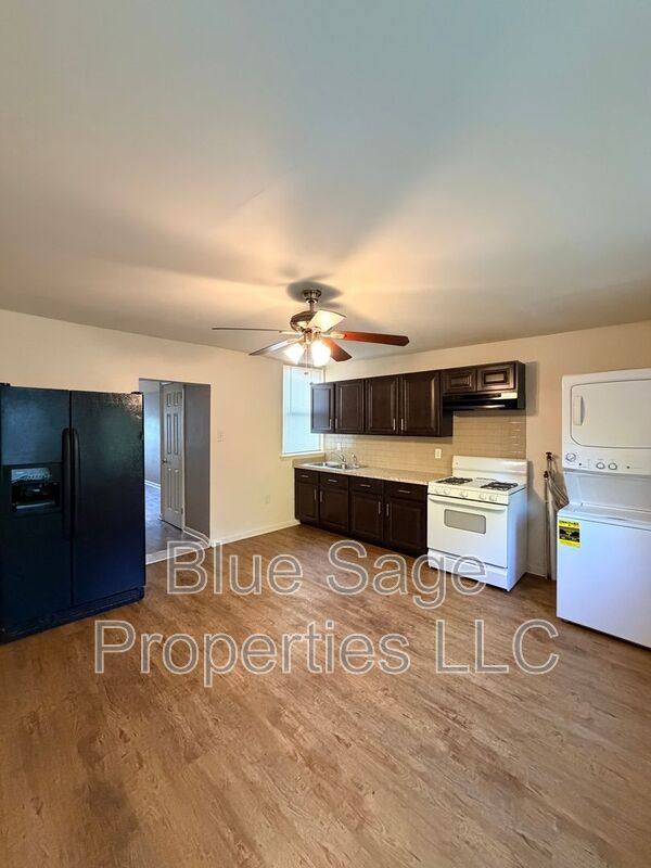 Townhouse for rent at 800-818 Main St #816, Marcus Hook, PA 19061