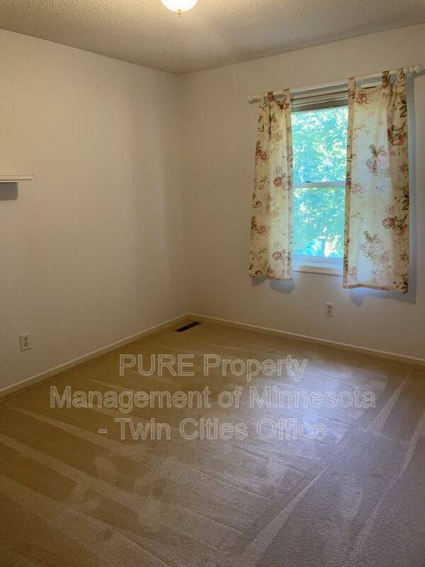 House for rent at 8636 Pheasant Run Rd, Saint Paul, MN 55125