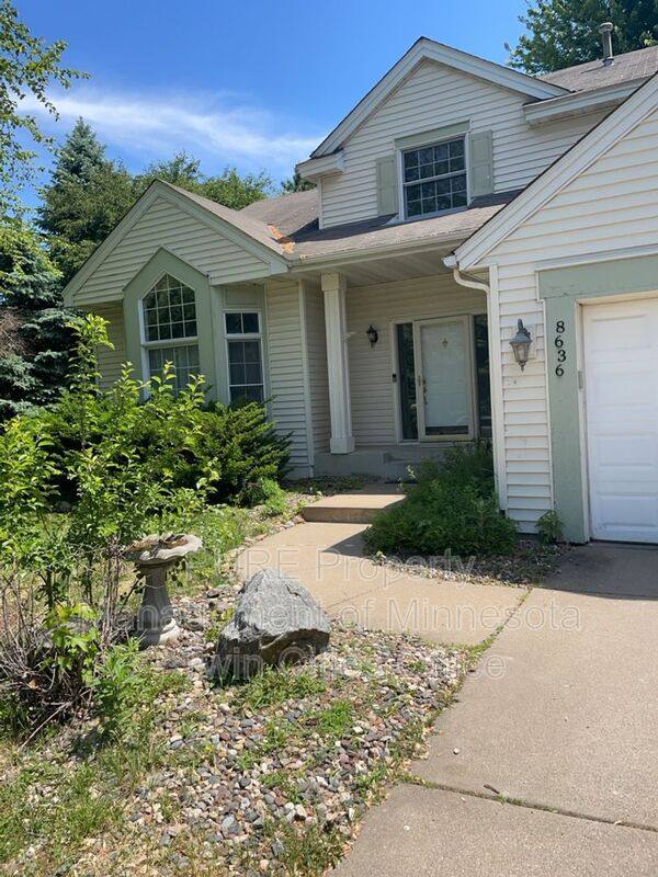 House for rent at 8636 Pheasant Run Rd, Saint Paul, MN 55125