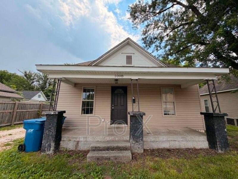 House for rent at 1008 W 2nd St, Joplin, MO 64801