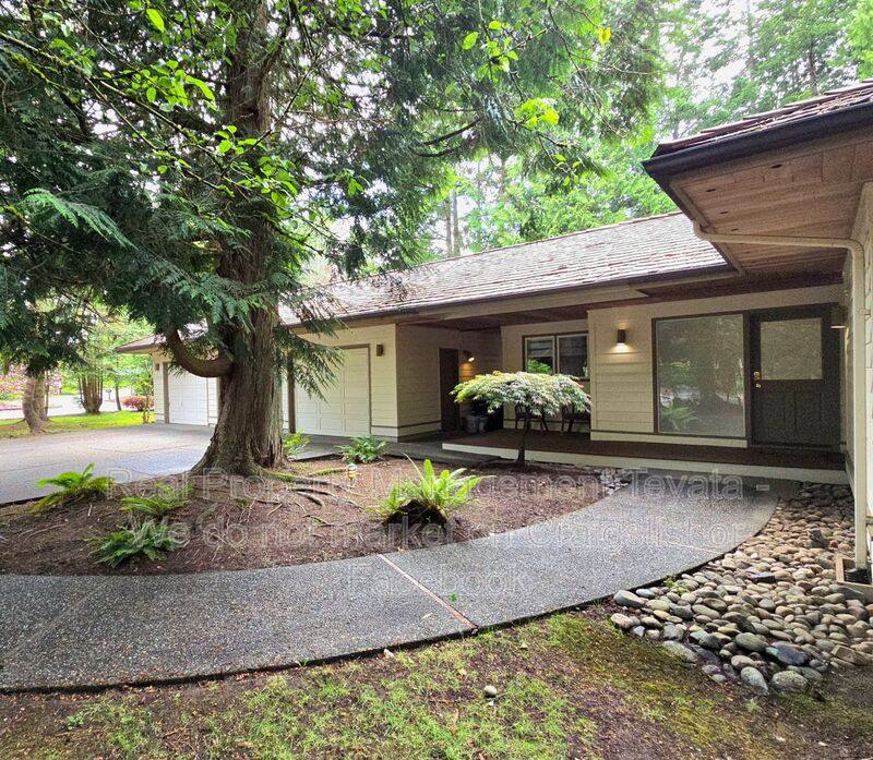 House for rent at 8874 Bald Eagle Dr, Blaine, WA 98230